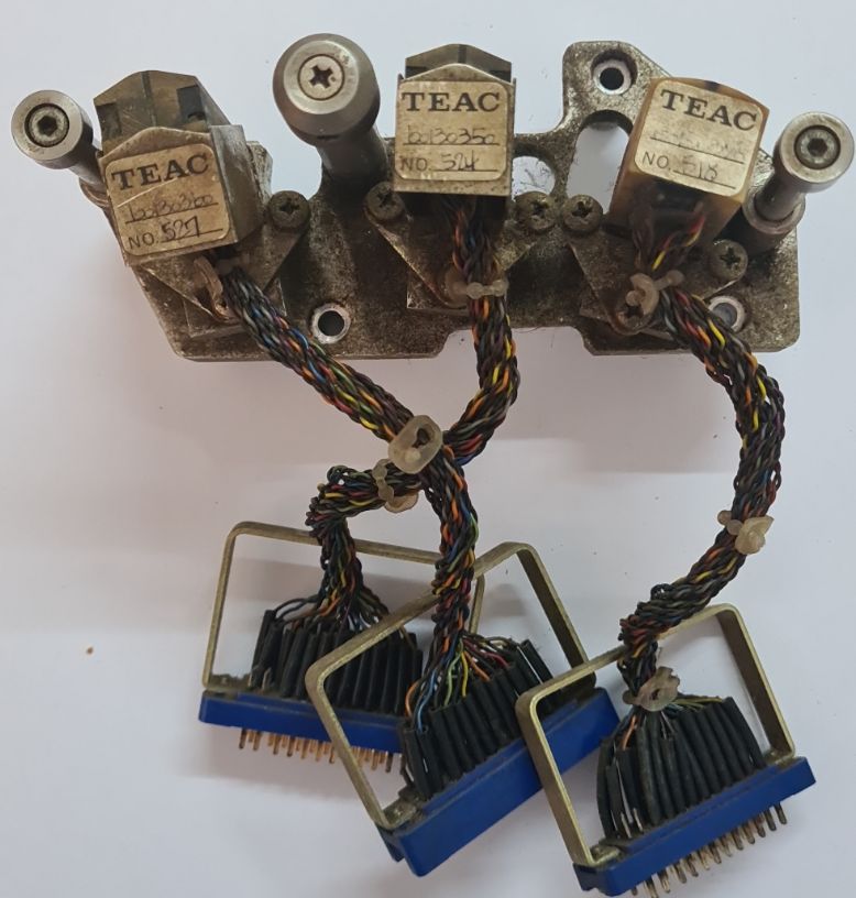 Teac 85-16 headblock with guides and connectors